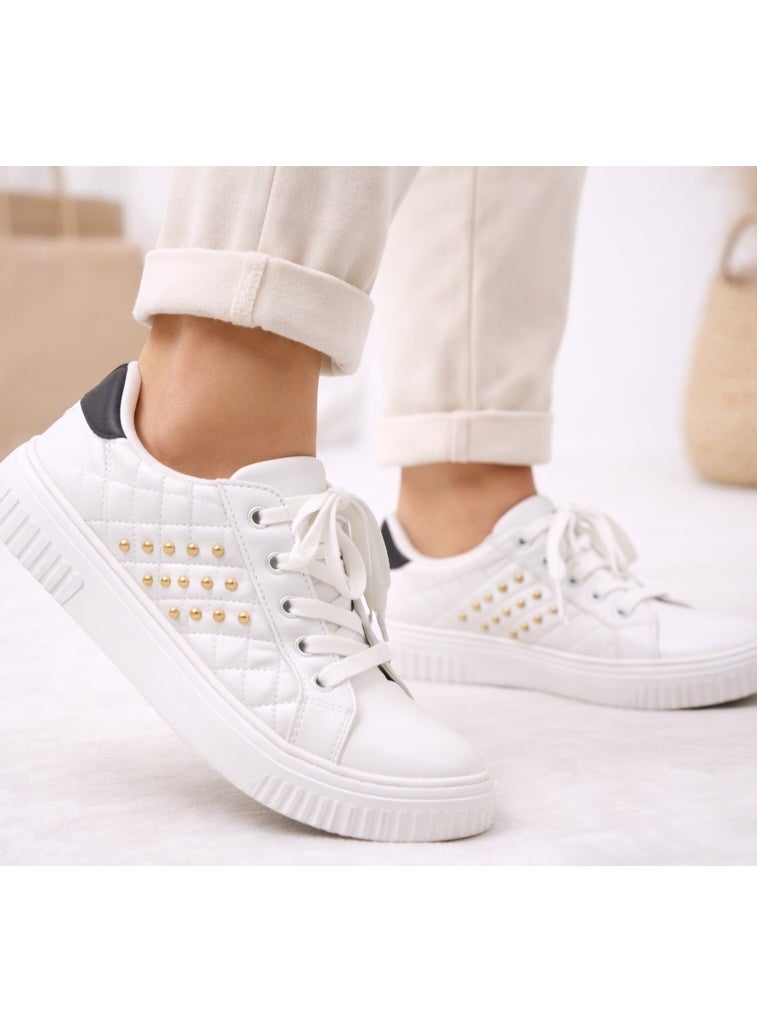 شوز كوتش حريمي و بناتي أبيض سنيكرز ترندي سبور، تصميم مريح بتفاصيل استرس ذهبي، مناسب للوك الكاجوال اليومي والمشاوير واللبس العملي كود 5001 - Image 5